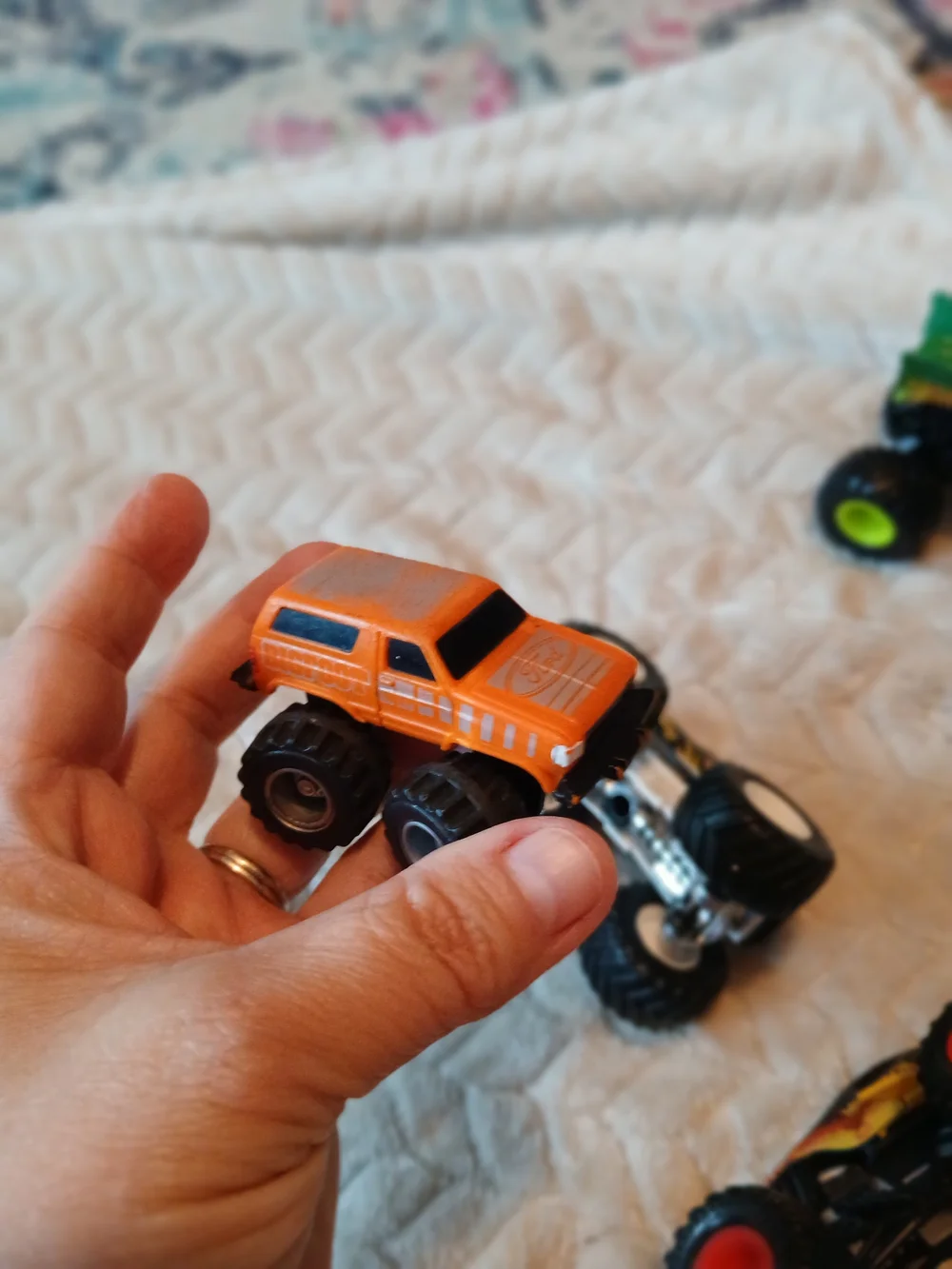Hot Wheels Monster Jam 1:64 Lot Of 4, 1 Non